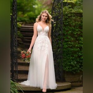 Never Been Worn, Never Been Tailored Essence of Australia Wedding Dress